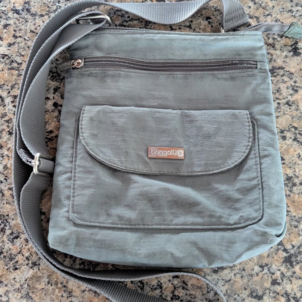 Baggallini Cruiser Slim Gray Crossbody